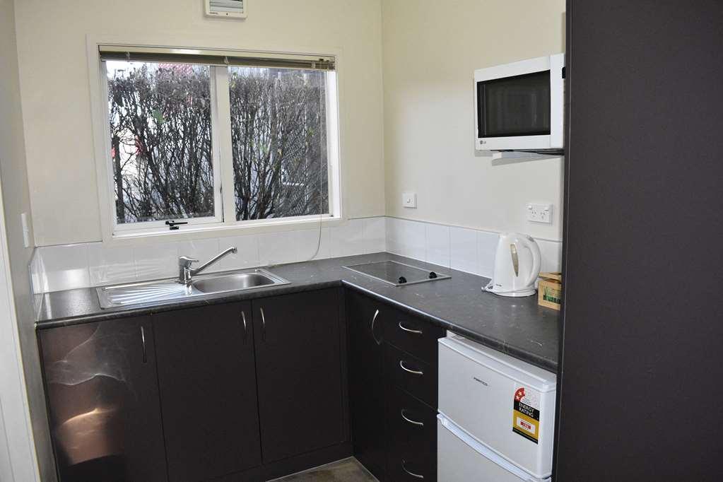 Western Bks Pioneer Motor 4* Auckland
