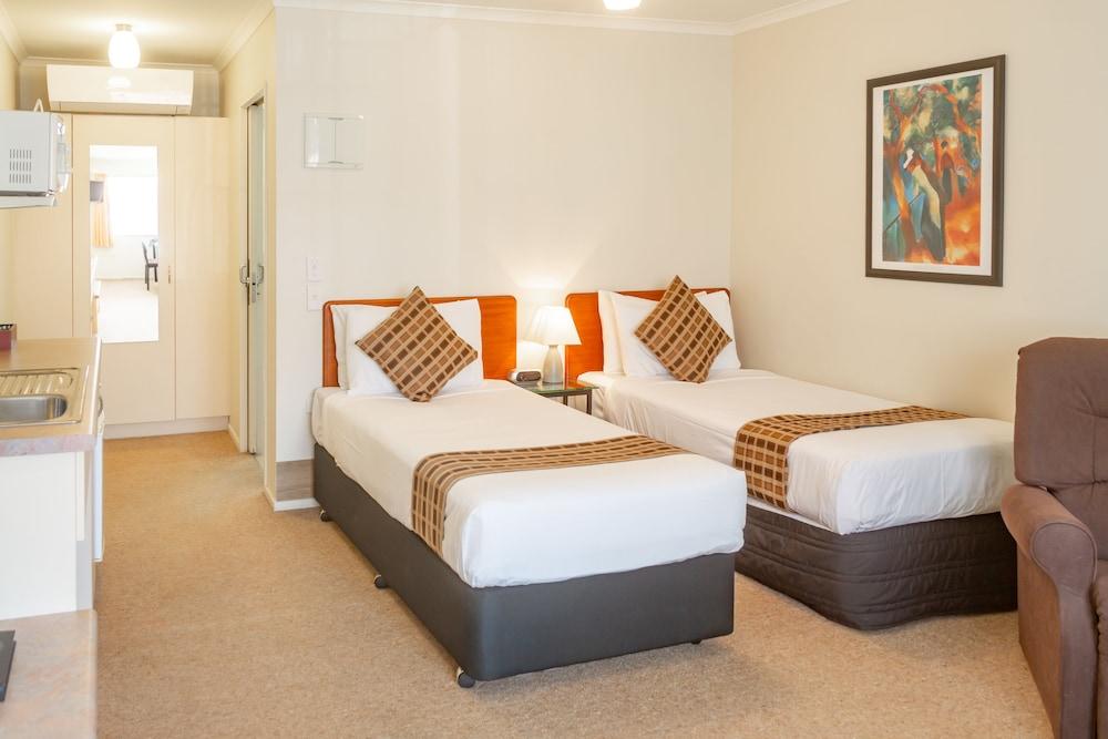 Western Bks Pioneer Motor Motel 4*