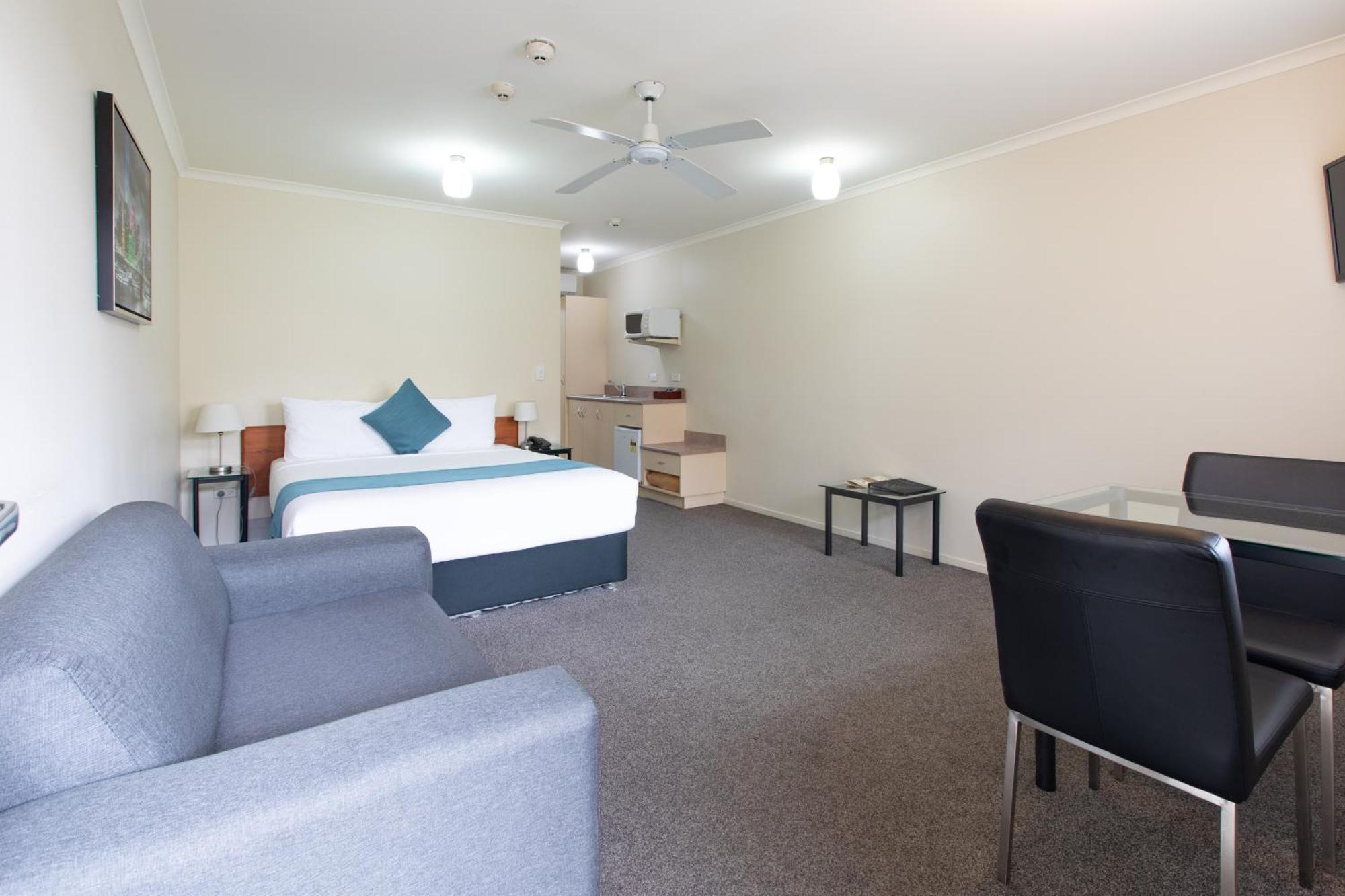 Western Bks Pioneer Motor Motel 4*